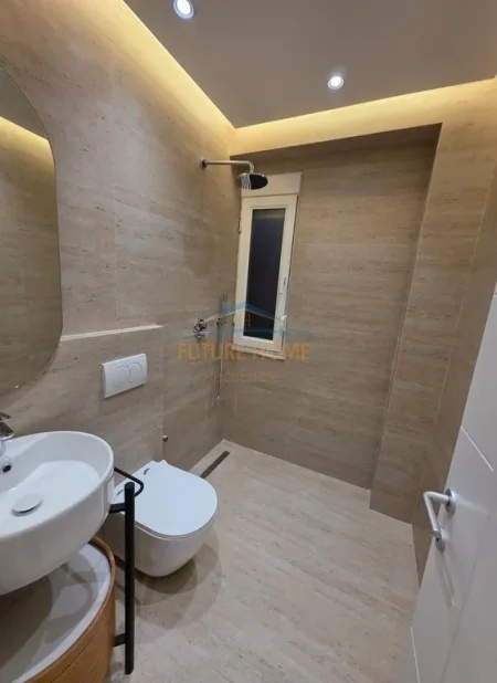 Tirane, shitet apartament 2+1+Ballkon Kati 8, 112 m² 320.000 € (ish Ekspozita)