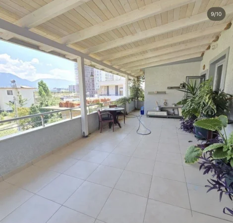 Tirane, jepet me qera apartament duplex 4+1+Ballkon Kati 2, 240 m² 1.000 € (JORDAN MISJA)