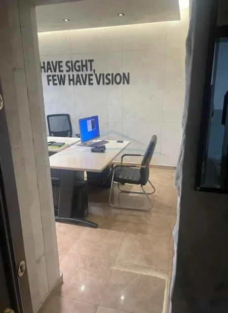 Tirane, jepet me qera zyre Kati 3, 44 m² 350 € (Stacioni Trenit)