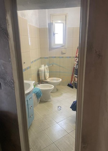 Tirane, jepet me qera zyre Kati 3, 44 m² 350 € (Stacioni Trenit)