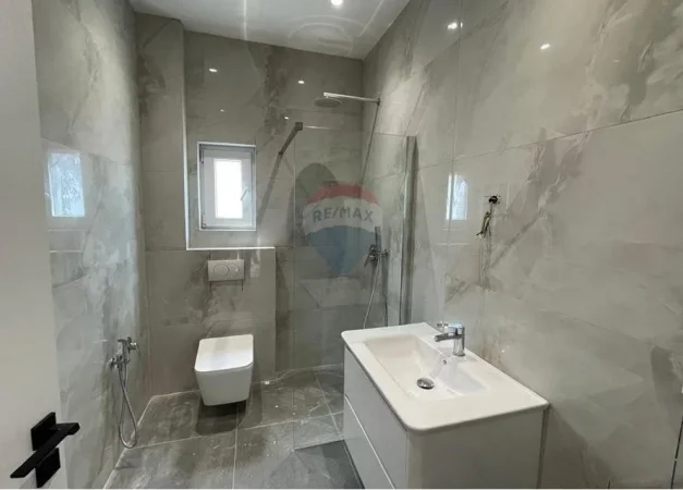 Tirane, shitet apartament 1+1 , 53 m² 87.500 € (Ali Dem)