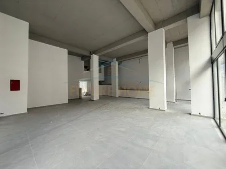 Tirane, jepet me qera ambjent biznesi Kati 0, 418 m² 5.000 € 