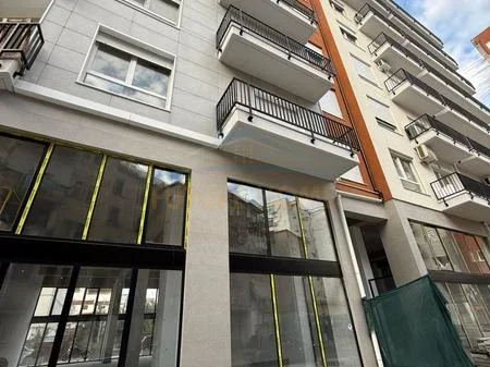 Tirane, jepet me qera ambjent biznesi Kati 0, 418 m² 5.000 € 