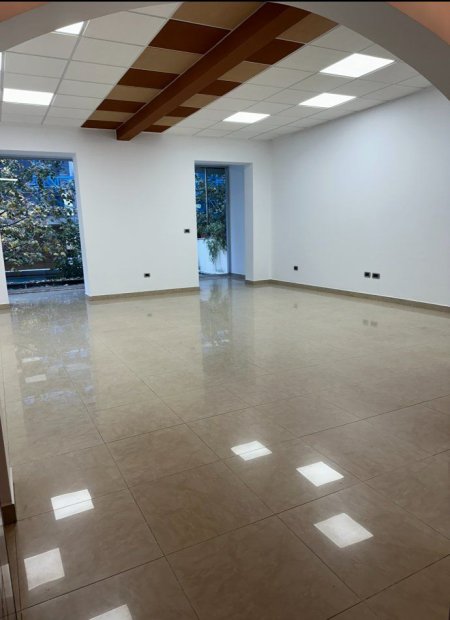 Tirane, jepet me qera zyre Kati 2, 100 m² 1.000 € (BLLOK)