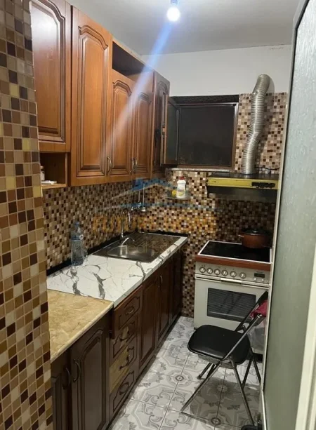 Tirane, jepet me qera apartament 1+1 Kati 3, 56 m² 500 € (Rruga e Elbasanit)