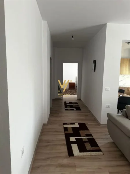 Tirane, jepet me qera apartament 3+1+Ballkon Kati 2, 120 m² 700 € (SELITE)