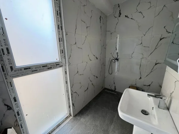 Tirane, jepet me qera apartament 1+1 Kati 5, 500 € pa parkim /// 550 € ME PARKIM