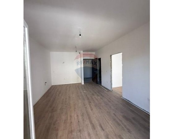 Tirane, shitet apartament 1+1 Kati 2, 83 m² 140.420 € (Laprake)
