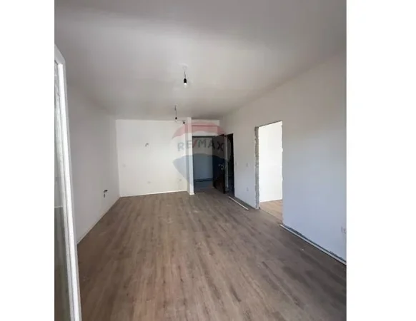 Tirane, shitet apartament 1+1 Kati 2, 83 m² 140.420 € (Laprake)