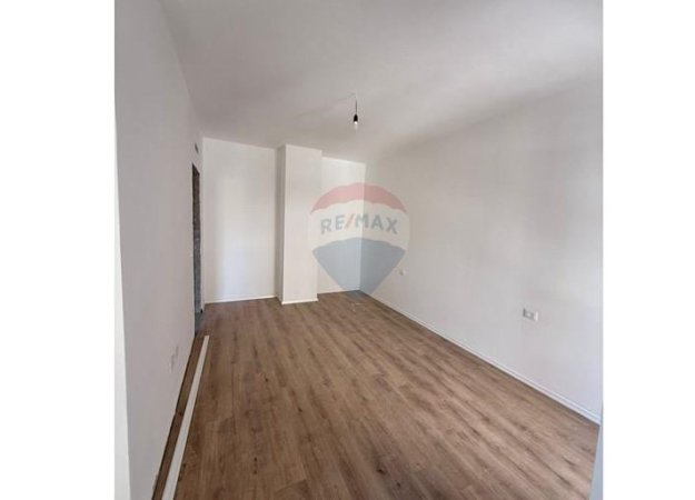 Tirane, shitet apartament 1+1 Kati 2, 83 m² 140.420 € (Laprake)