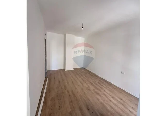 Tirane, shitet apartament 1+1 Kati 2, 83 m² 140.420 € (Laprake)