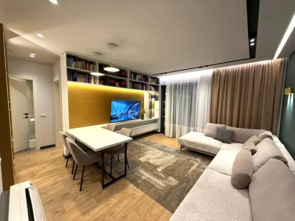 Tirane, jepet me qera apartament 2+1+Aneks+Ballkon Kati 4, 1.200 € (Liqeni thate)Te Radissoni