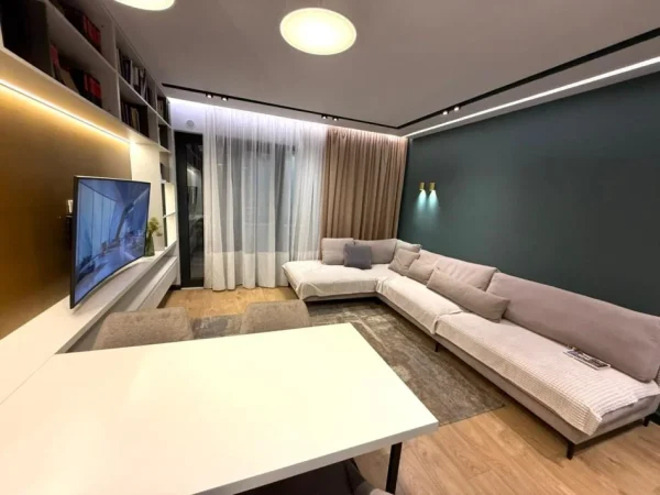 Tirane, jepet me qera apartament 2+1+Aneks+Ballkon Kati 4, 1.200 € (Liqeni thate)Te Radissoni