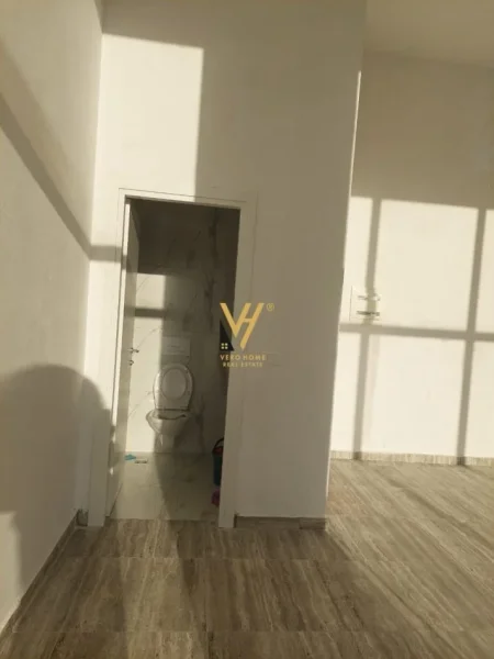 Tirane, jepet me qera dyqan Kati 0, 39 m² 500 € (RRUGA E BURGUT)