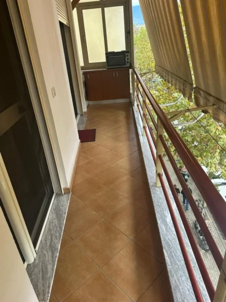 Tirane, jepet me qera apartament 2+1 Kati 3, 96 m² 1.000 € (TEK HIPOTEKA .JORDAN MISJA)