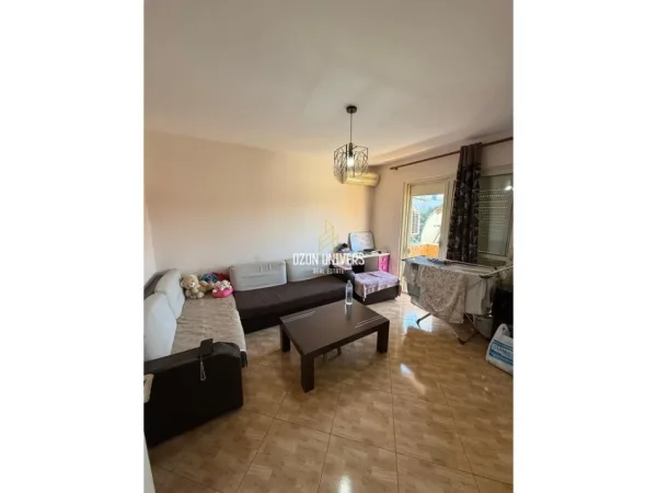 Tirane, shitet apartament 1+1+Ballkon Kati 4, 59 m² 85.000 € (Laprakë)