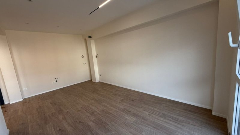 Tirane, shitet apartament 1+1+Ballkon Kati 1, 56 m² 82.400 € (Ali Demi)