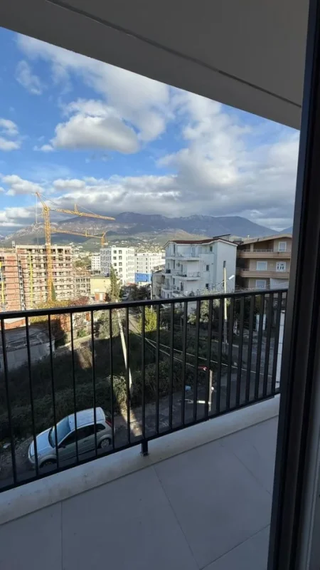 Tirane, shitet apartament 1+1+Ballkon Kati 1, 56 m² 82.400 € (Ali Demi)