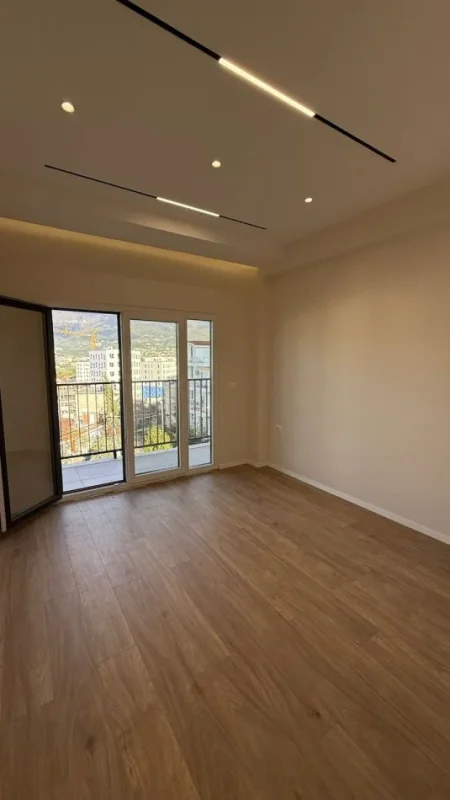 Tirane, shitet apartament 1+1+Ballkon Kati 1, 56 m² 82.400 € (Ali Demi)