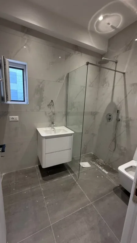 Tirane, shitet apartament 1+1+Ballkon Kati 1, 56 m² 82.400 € (Ali Demi)