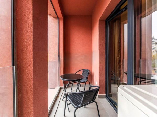 Tirane, jepet me qera apartament 1+1 Kati 3, 80 m² 1.200 € (rruga e kavajes)