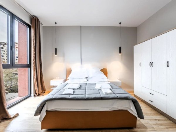 Tirane, jepet me qera apartament 1+1 Kati 3, 80 m² 1.200 € (rruga e kavajes)