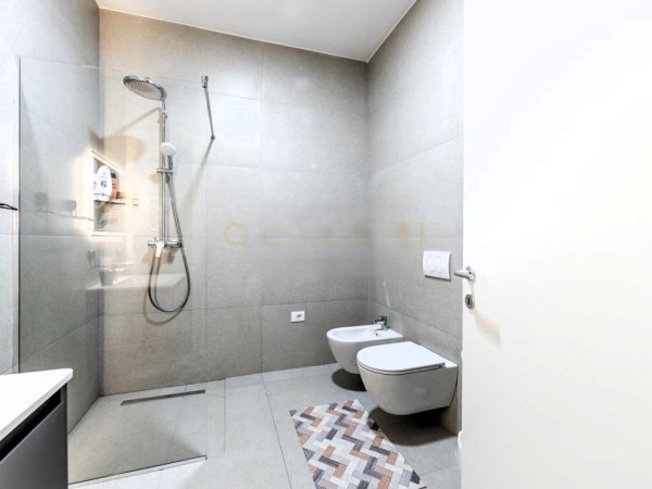 Tirane, jepet me qera apartament 1+1 Kati 3, 80 m² 1.200 € (rruga e kavajes)
