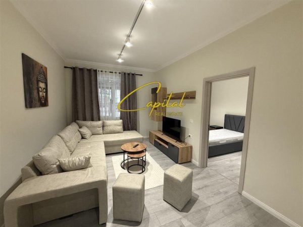 Tirane, jepet me qera apartament 2+1 Kati 1, 80 m² 850 € (ISH BLLOKU)