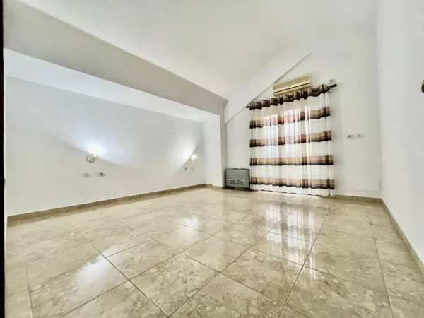 Tirane, jepet me qera apartament+verande | Penthouse 4+1+Aneks+Ballkon Kati 6, 360 m² 1.600 € (Neom128664)