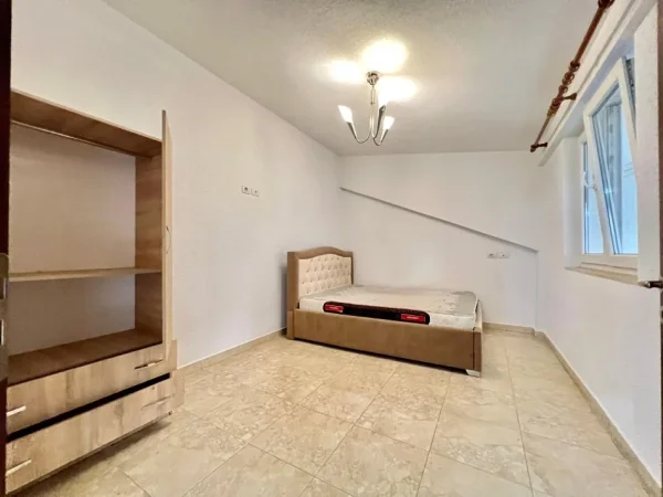 Tirane, jepet me qera apartament+verande | Penthouse 4+1+Aneks+Ballkon Kati 6, 360 m² 1.600 € (Neom128664)