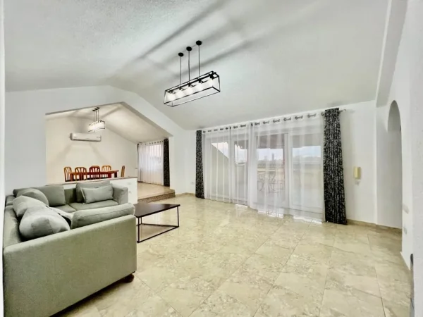 Tirane, jepet me qera apartament+verande | Penthouse 4+1+Aneks+Ballkon Kati 6, 360 m² 1.600 € (Neom128664)