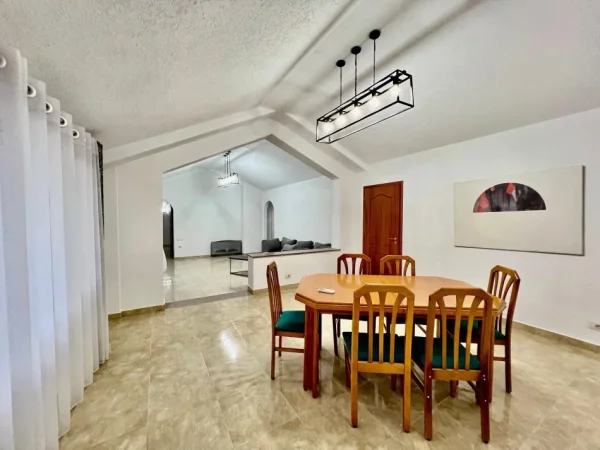 Tirane, jepet me qera apartament+verande | Penthouse 4+1+Aneks+Ballkon Kati 6, 360 m² 1.600 € (Neom128664)