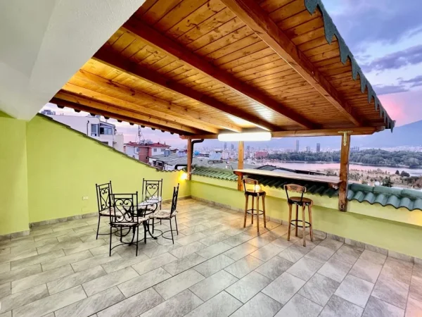 Tirane, jepet me qera apartament+verande | Penthouse 4+1+Aneks+Ballkon Kati 6, 360 m² 1.600 € (Neom128664)