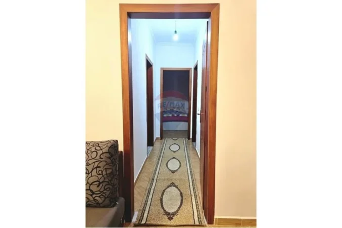 Tirane, jepet me qera apartament 2+1 , 90 m² 450 € (Fresku)