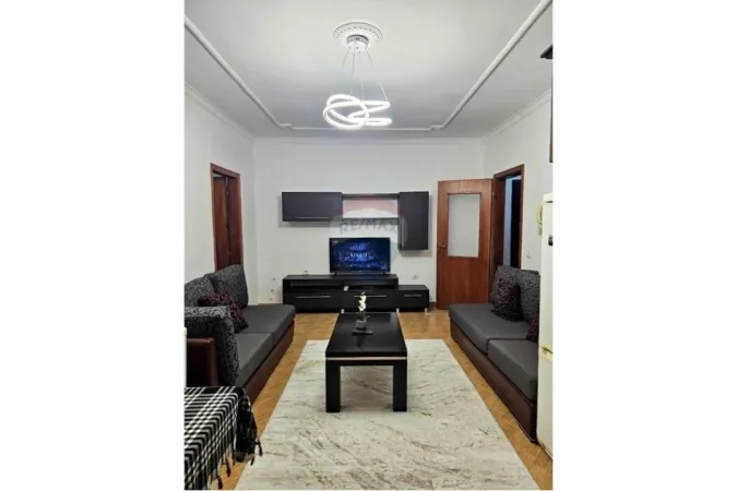 Tirane, jepet me qera apartament 2+1 , 90 m² 450 € (Fresku)