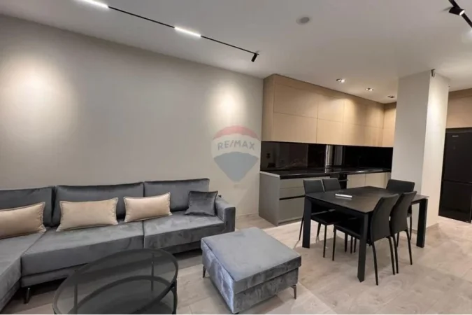 Tirane, jepet me qera apartament 2+1+Ballkon Kati 4, 100 m² 700 € (tREGU ELEKTRIK)