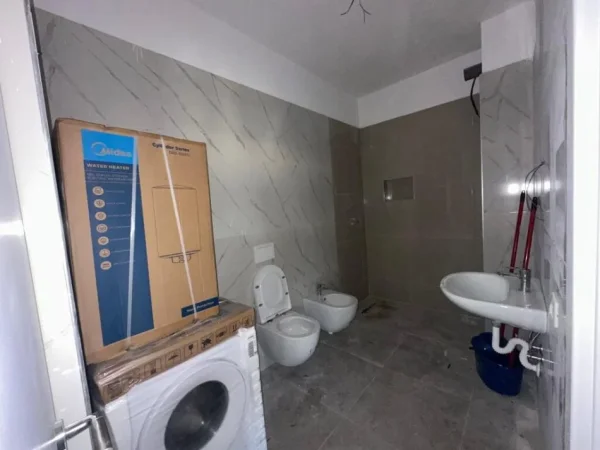 Tirane, jepet me qera 1+1+Ballkon Kati 8, 65 m² 370 €