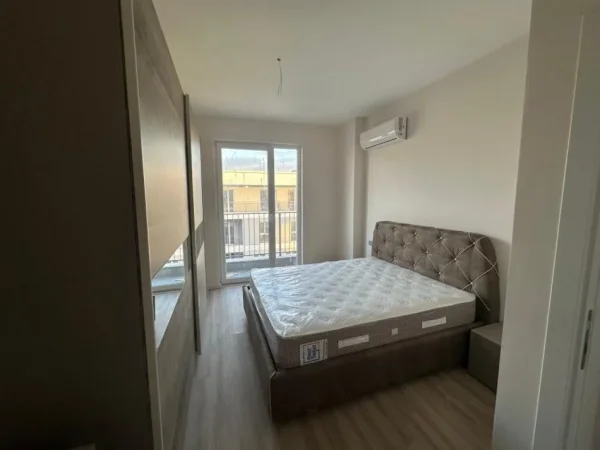 Tirane, jepet me qera 1+1+Ballkon Kati 8, 65 m² 370 €