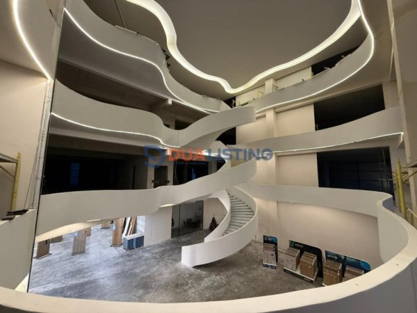 Tirane, jap me qera ambjent biznesi Kati 0, 1.000 m² (Prane CASA ITALIA)