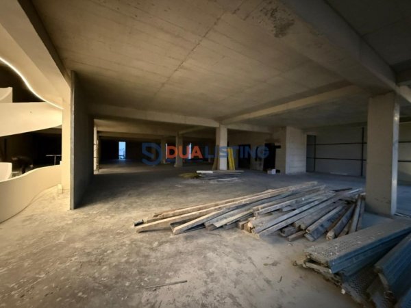 Tirane, jap me qera ambjent biznesi Kati 0, 1.000 m² (Prane CASA ITALIA)