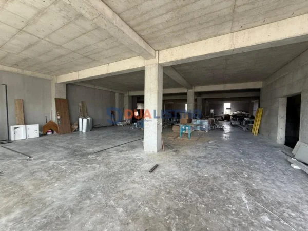 Tirane, jap me qera ambjent biznesi Kati 0, 1.000 m² (Prane CASA ITALIA)