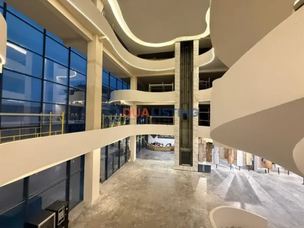 Tirane, jap me qera ambjent biznesi Kati 0, 1.000 m² (Prane CASA ITALIA)