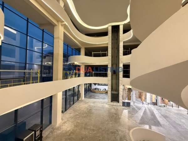 Tirane, jap me qera ambjent biznesi Kati 0, 1.000 m² (Prane CASA ITALIA)