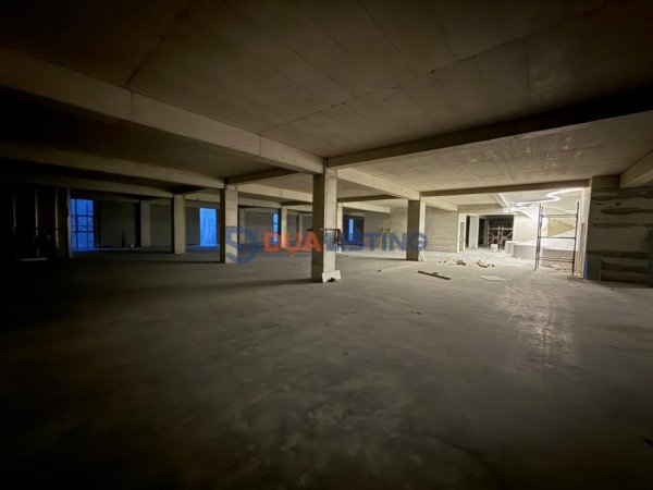 Tirane, jap me qera ambjent biznesi Kati 0, 1.000 m² (Prane CASA ITALIA)