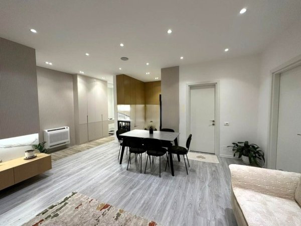 Tirane, jepet me qera apartament 2+1 Kati 3, 99 m² 850 € (selvia)