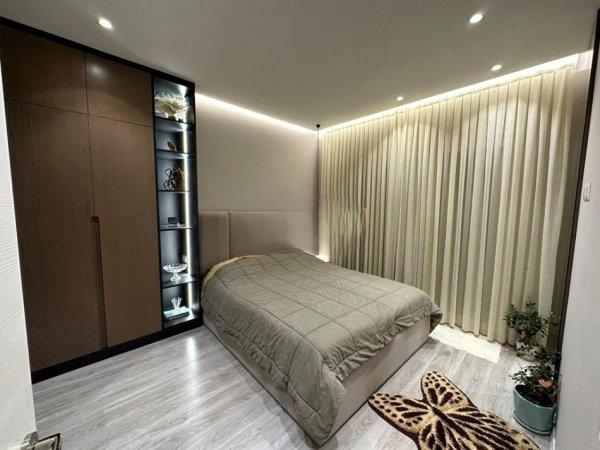 Tirane, jepet me qera apartament 2+1 Kati 3, 99 m² 850 € (selvia)