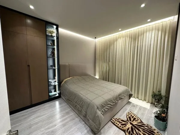 Tirane, jepet me qera apartament 2+1 Kati 3, 99 m² 850 € (selvia)