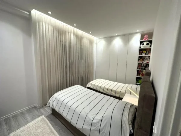 Tirane, jepet me qera apartament 2+1 Kati 3, 99 m² 850 € (selvia)