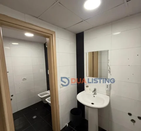 Tirane, jap me qera ambjent biznesi Kati 5, 210 m² 3.150 € (BLLOK)