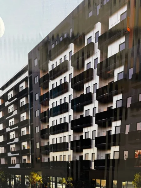 Shitet Apartament 1+1  vetëm 300 metra nga Rreth-Rrotullimi i Yzberishtit,  81.000 €uro